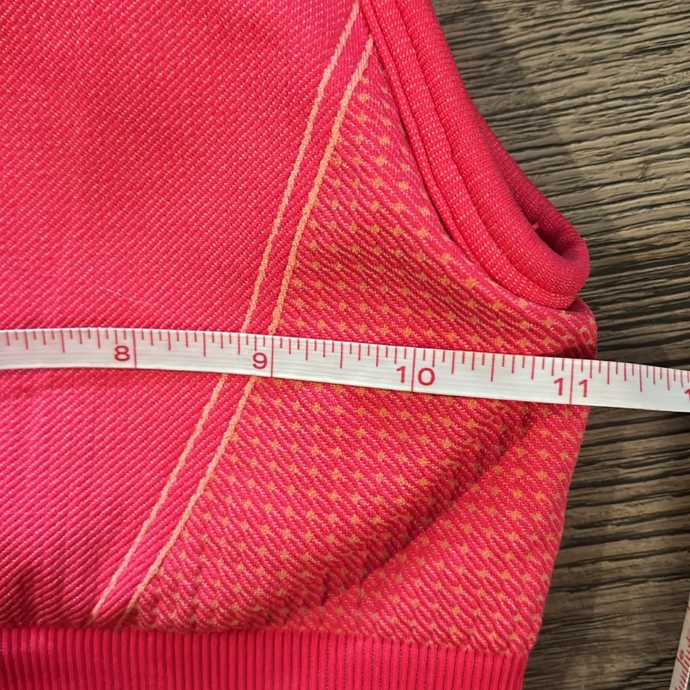 Gymshark sports bra size XS - Picture 2 of 4
